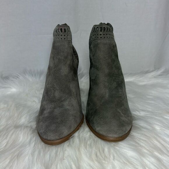 Vince Camuto Fileana Laser Cut Grey Suede Block Heel Booties Sz 5.5 - Picture 4 of 8